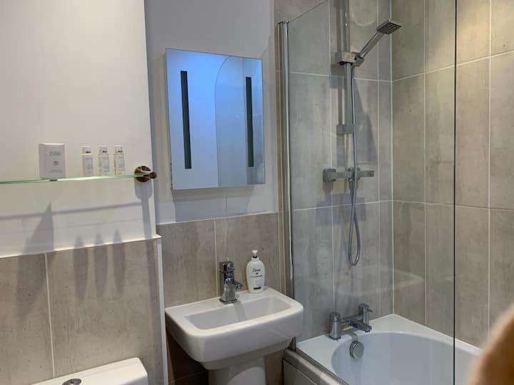 Modern City Centre Apartment Portsmouth Buitenkant foto