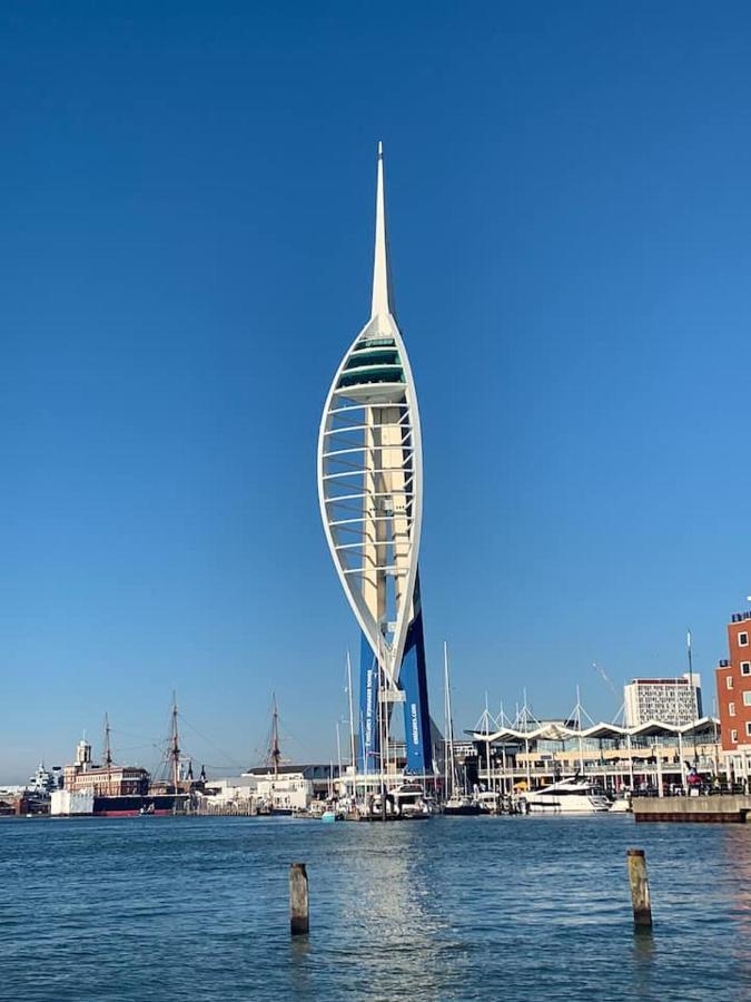 Modern City Centre Apartment Portsmouth Buitenkant foto
